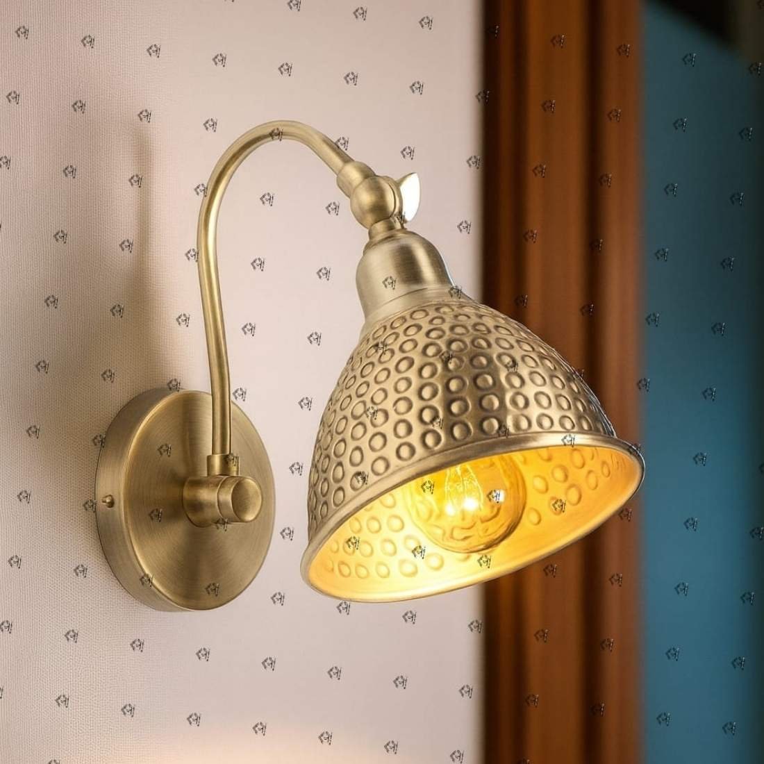 Hammered-Wall-Spot-Light